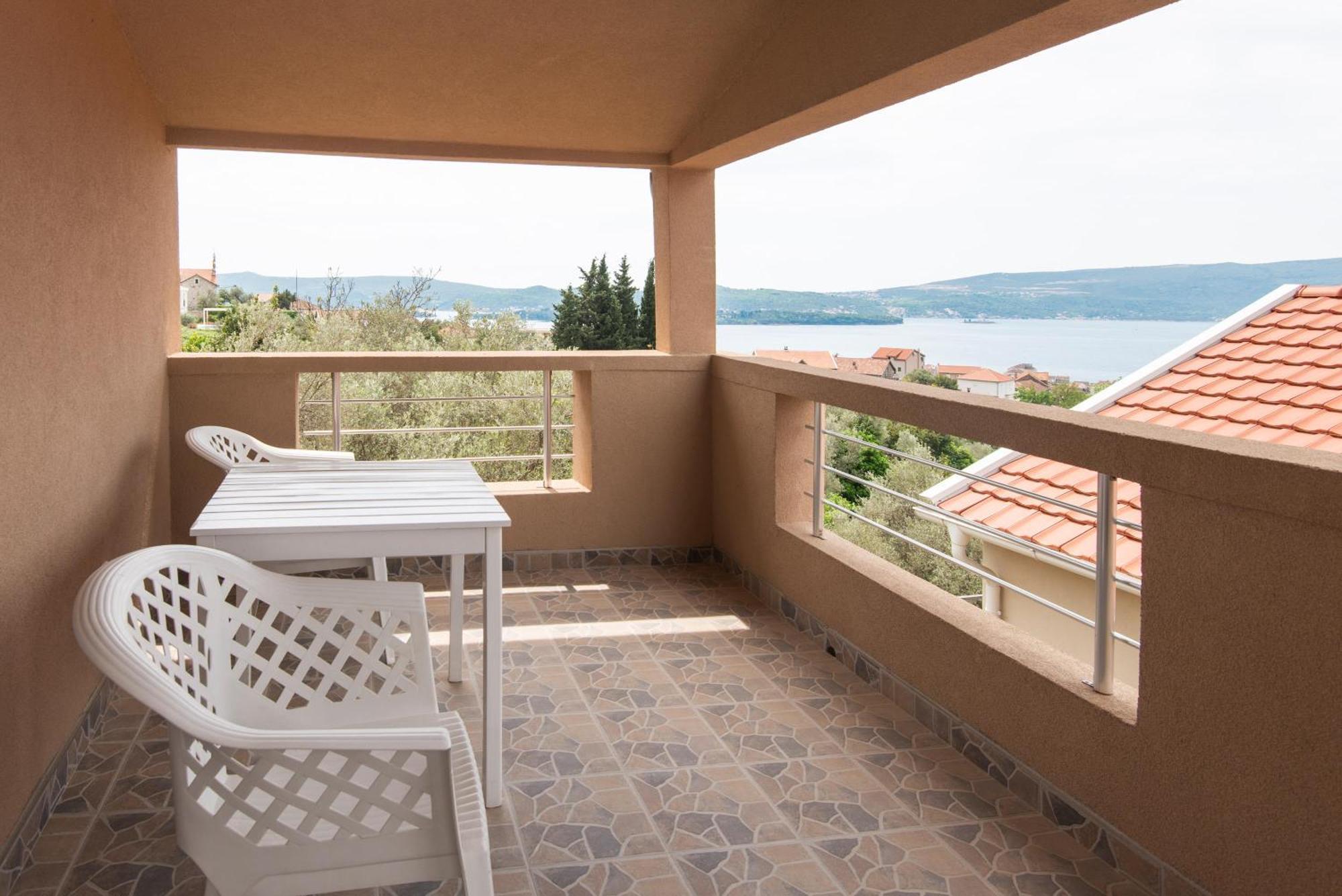 Hillside Vista Apartments Tivat Kültér fotó
